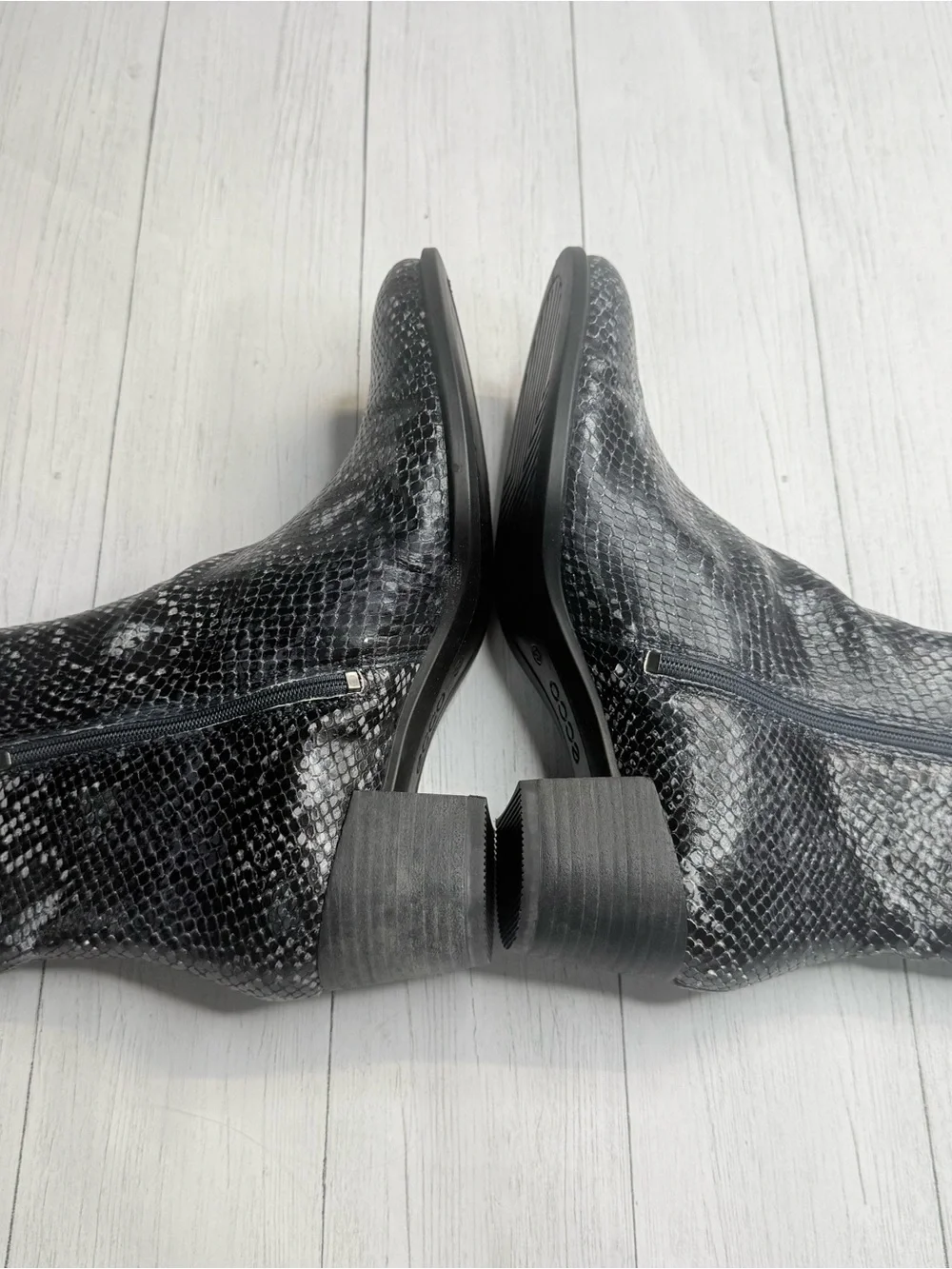 ECCO Shape 35 Black Snakeskin Embossed Leather Ankle Boots EU 40 (9-9.5 women’s)